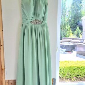 Elegant Mint Green Evening Gown